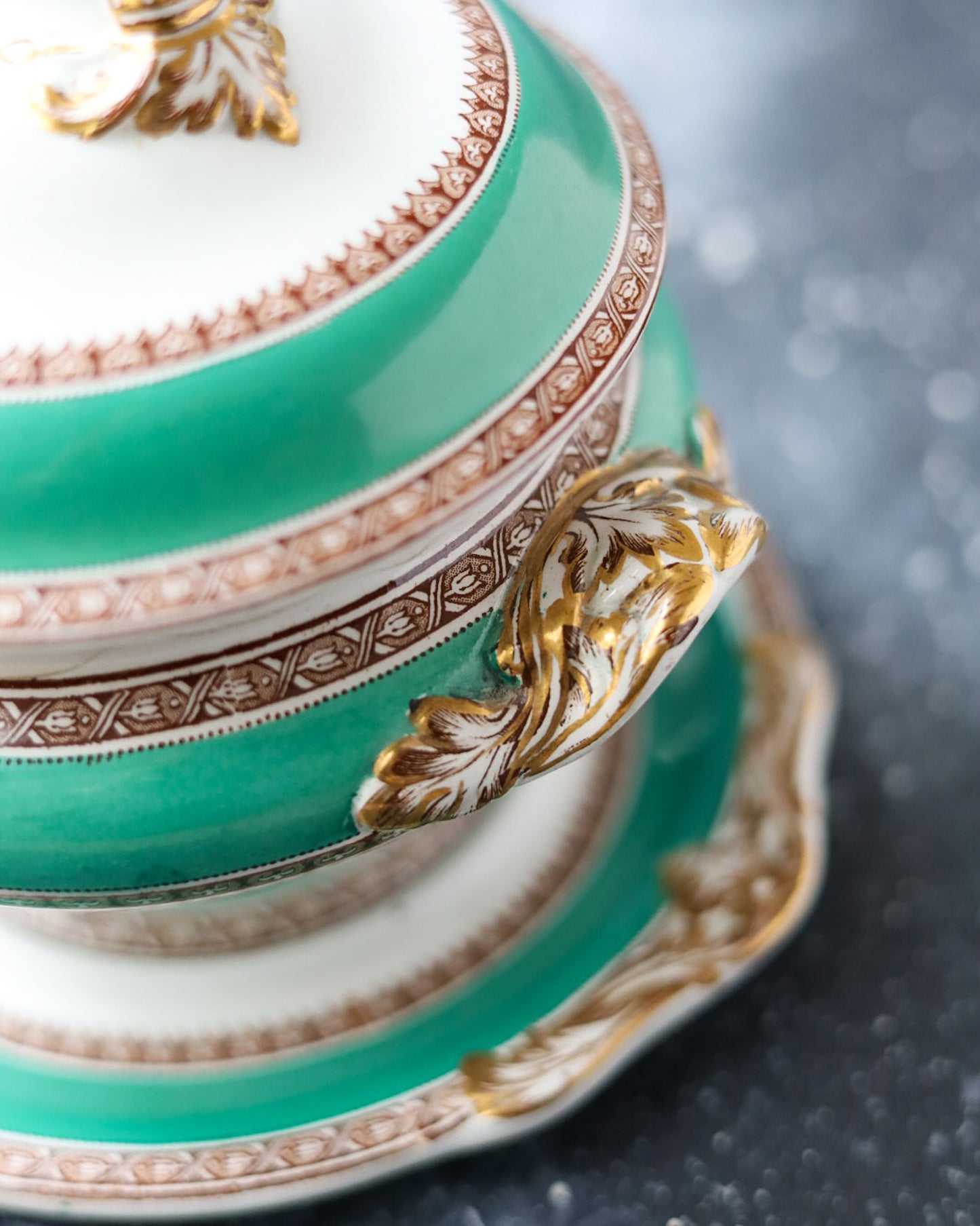 Salsiera con Coperchio e Piattino - Verde Smeraldo e Oro - Bone China - Metà 1800