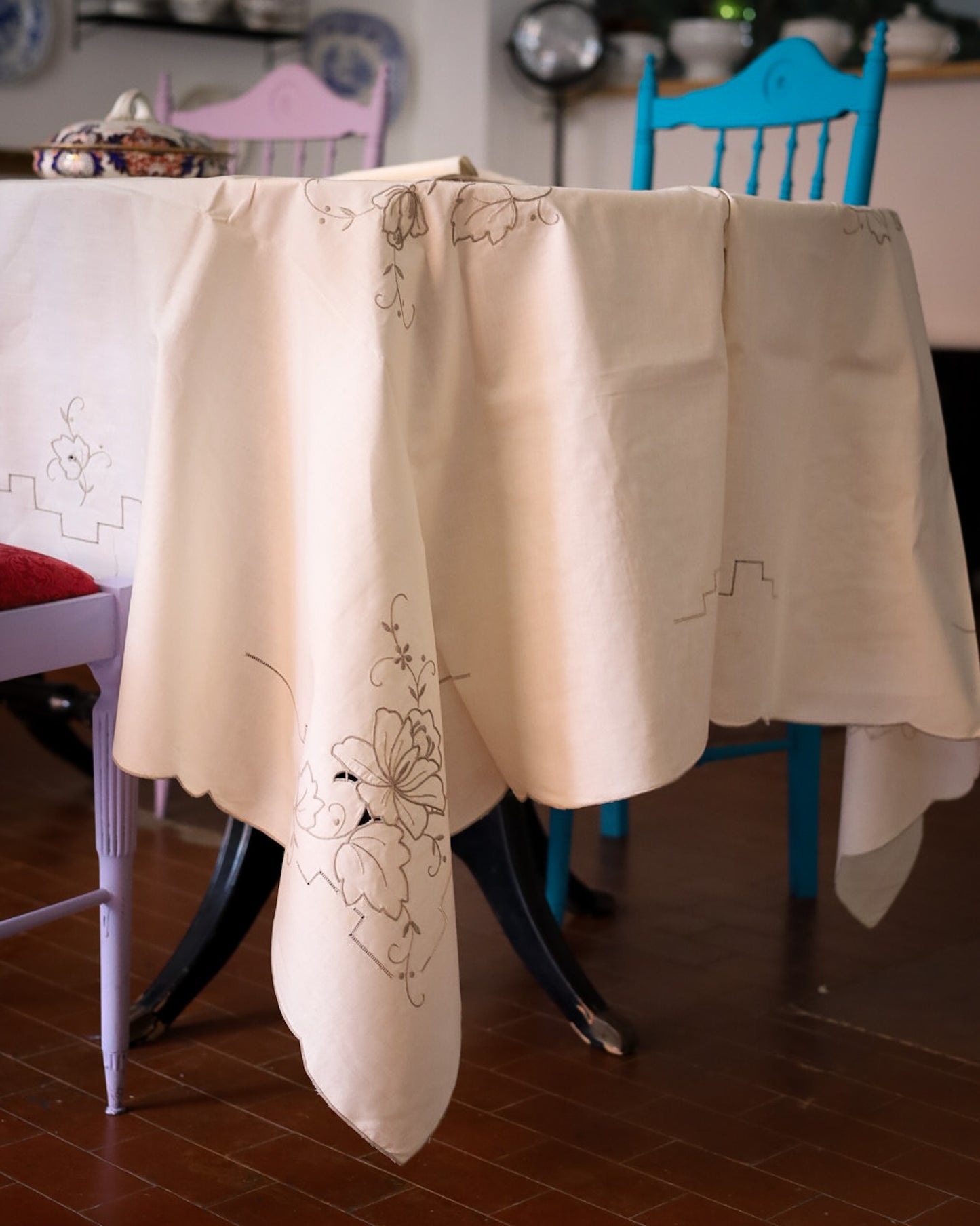 tovaglia in misto lino avorio con ricamo grigio e 12 tovaglioli