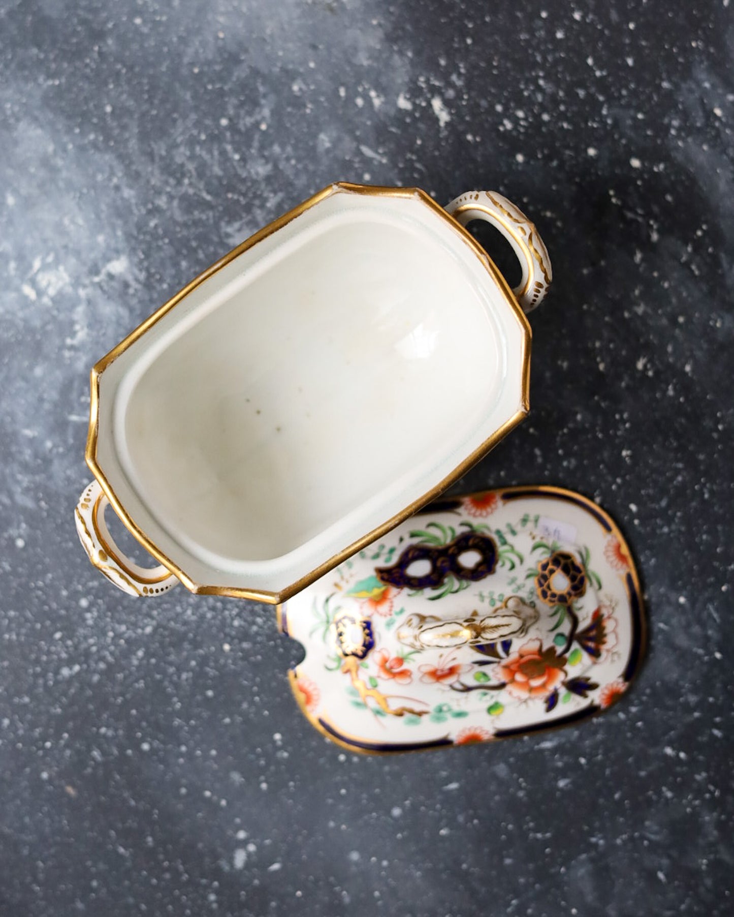 Salsiera su Piedini con Coperchio - Stile Imari - Bone China - Primi 1800