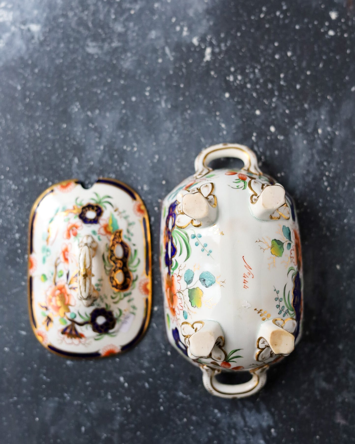 Salsiera su Piedini con Coperchio - Stile Imari - Bone China - Primi 1800