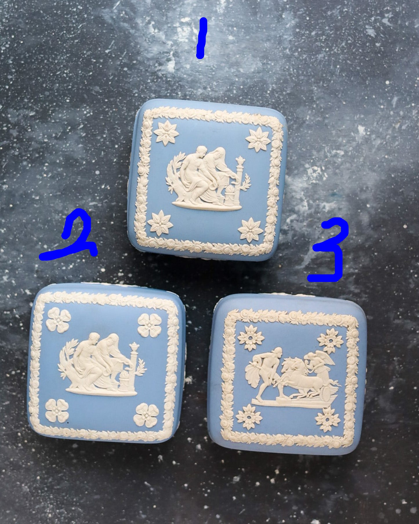 Scatolina Wedgwood Jasperware - Blu Classico con Scena Neoclassica - Inghilterra