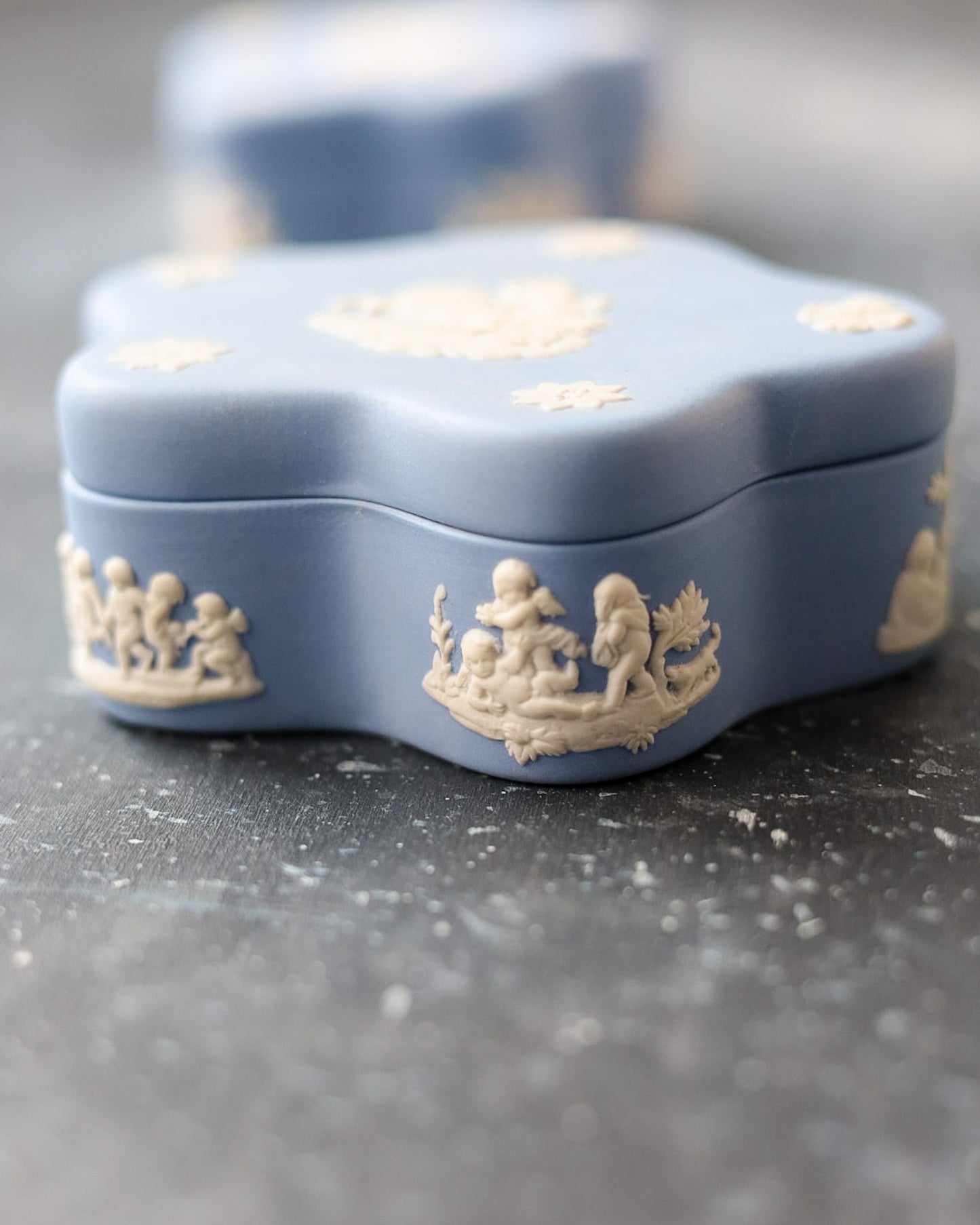 Scatolina Wedgwood Jasperware a Forma di Stella - Cherubini e Scene Pastorali - Inghilterra