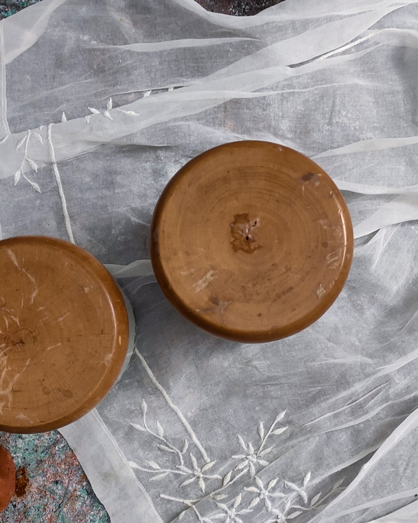 Coppia barattoli in porcellana con tappo in legno