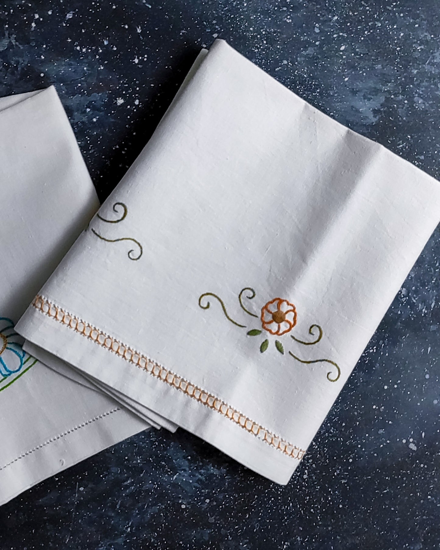coppia asciugamani di lino ricamo fiori colorati