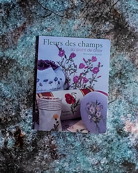 Libro punto croce francese: fleurs de champs au point de croix