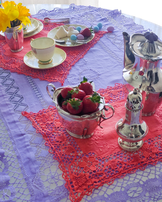 Set di tre centrini con pizzo di burano corallo