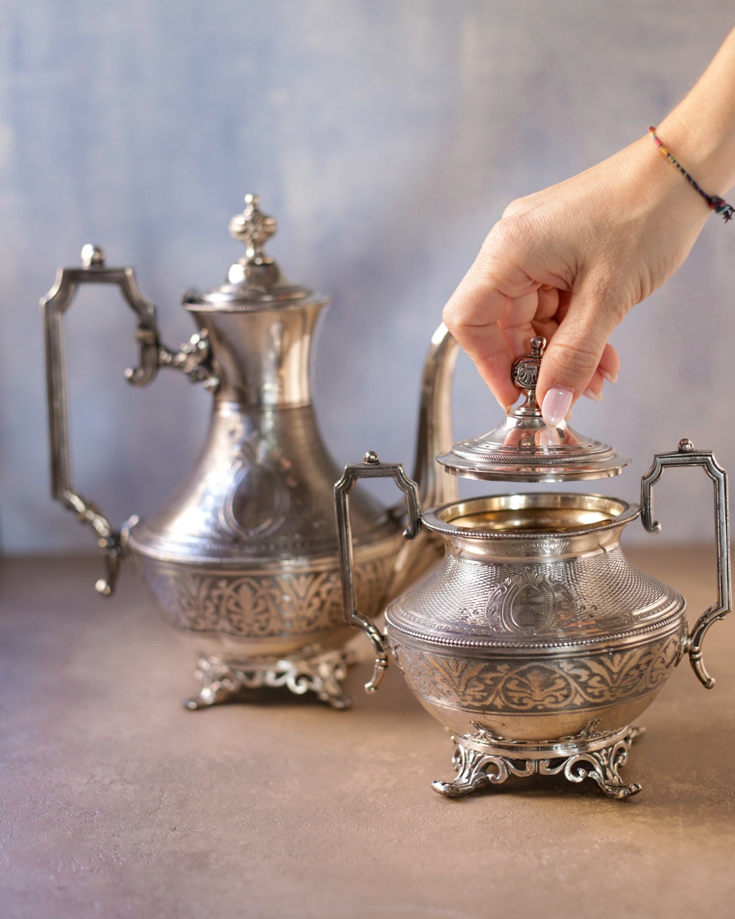 Set da tè in metallo argentanto Francese